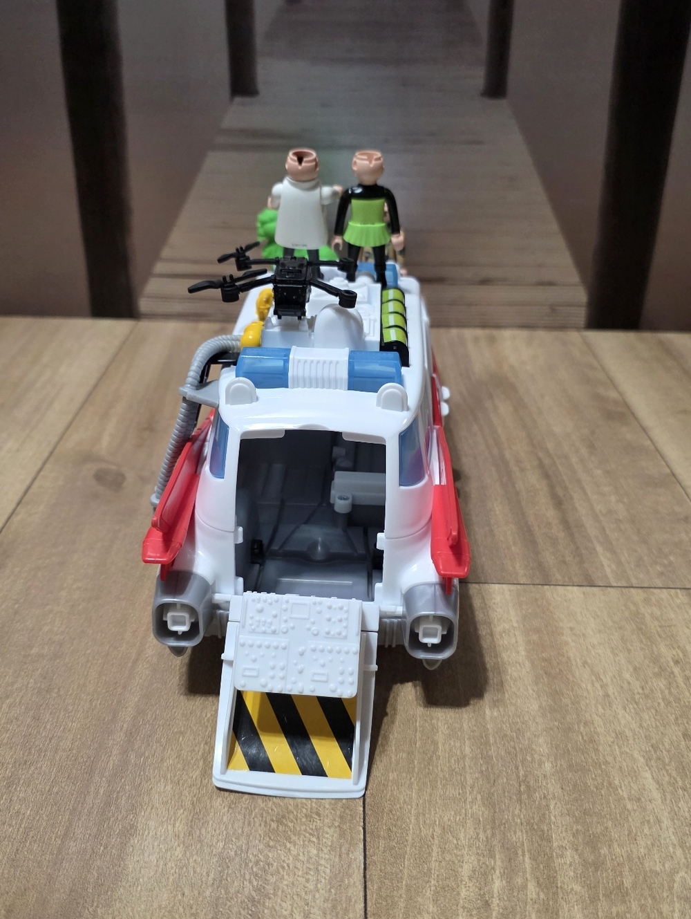 Ghostbusters Movie Ecto 1 Playset with Accessories Movie Toy 2020 - Picture 10 of 14
